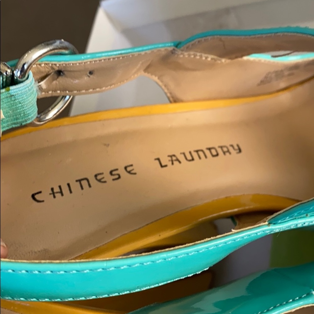 Colorblock Platform Heels - Picture 4 of 4